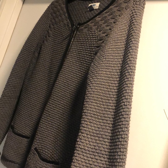 Sweater - Picture 2 of 6